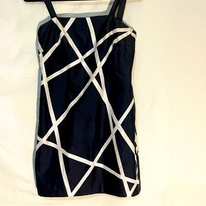 Laundry: by Shelli Segal size 4P black and white silk mini cocktail dress